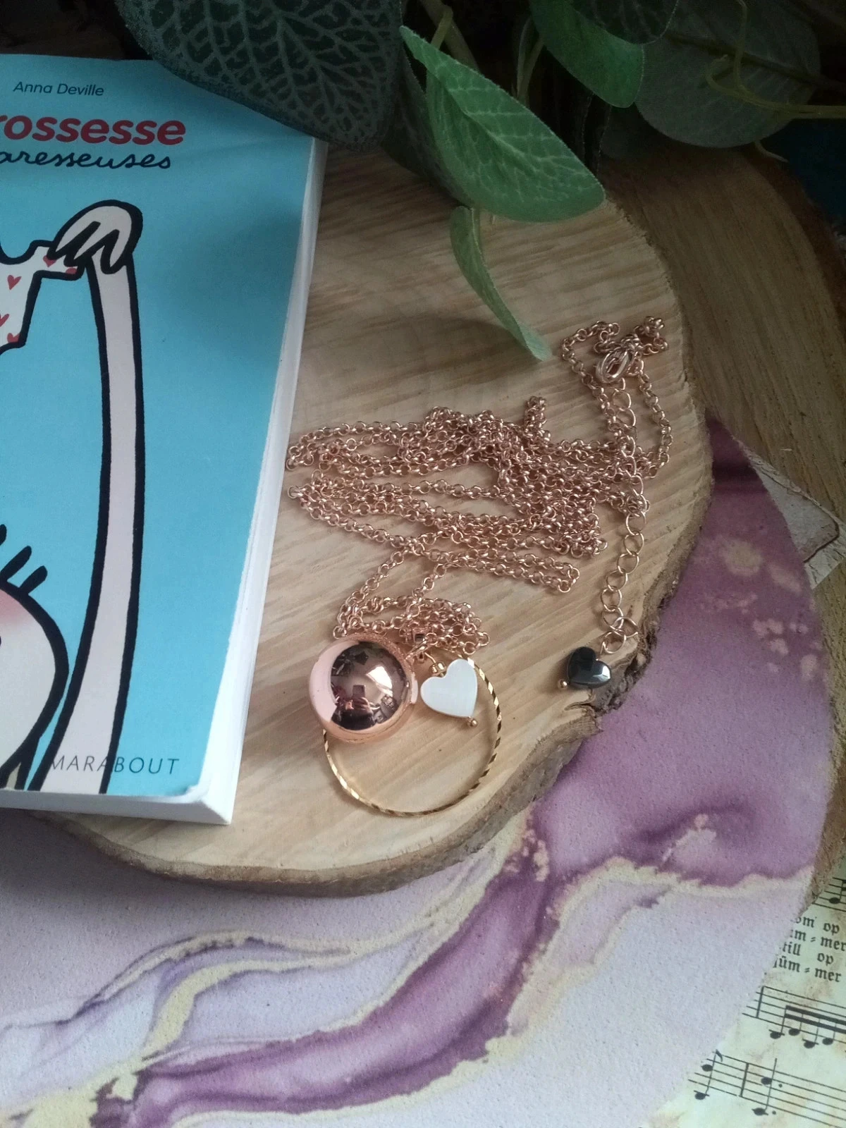 Pretty BoLa pendant necklace + pregnancy book – photo 2